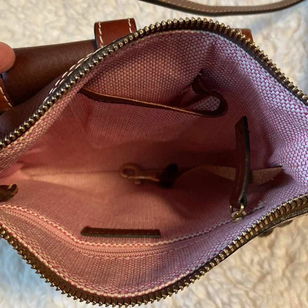Dooney & Bourke leather letter carrier - Picture 5 of 9